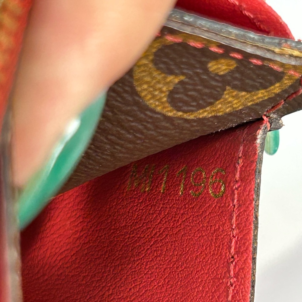 Louis Vuitton Retiro Monogram Sarah Wallet 😍❤️ - Picture 4 of 17